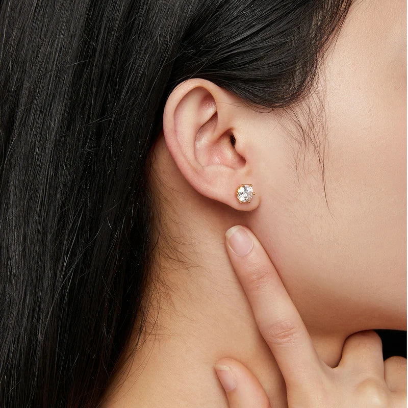 Boucles d'oreilles clous en argent sterling et moissanite en forme de fleur