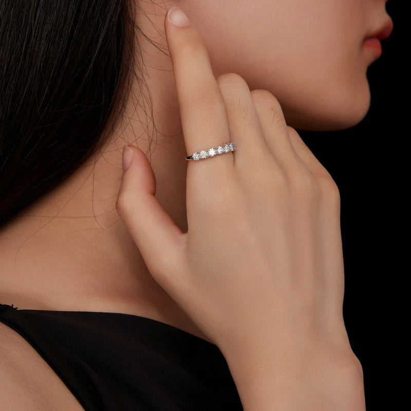 Bague en argent sterling avec moissanite à 8 pierres