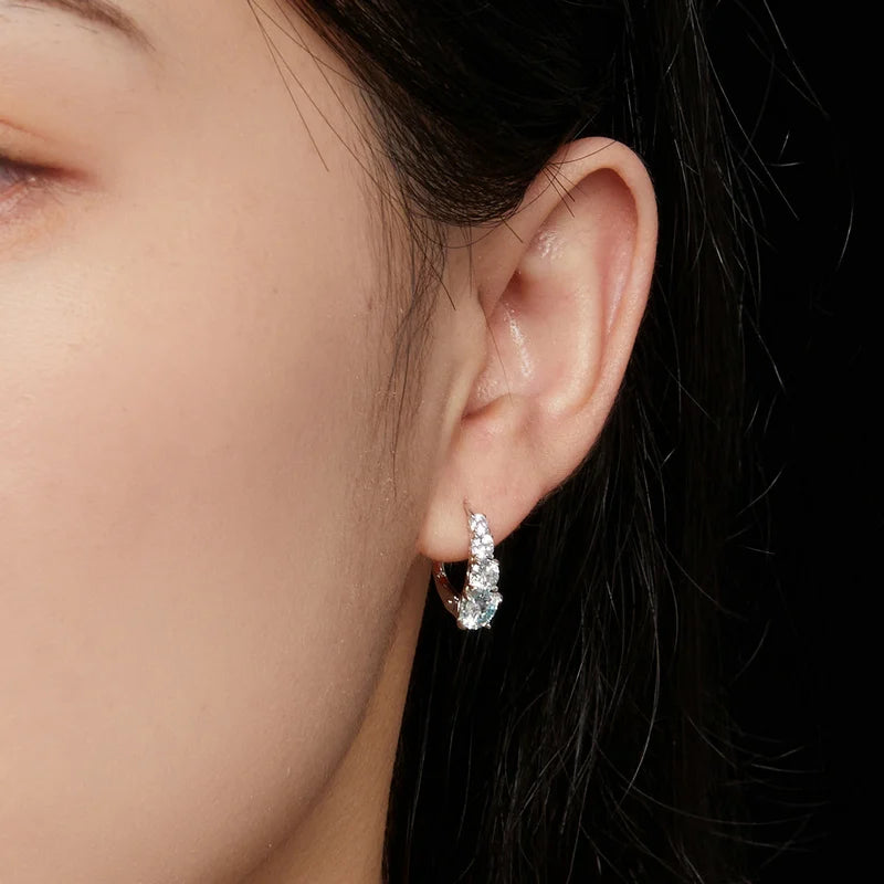 Boucles d'oreilles créoles en argent sterling et moissanite