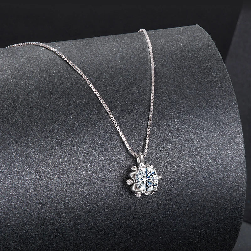 Collier pendentif moissanite en forme de bouton de fleur en argent sterling